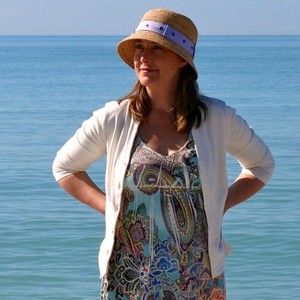 Holly White's avatar