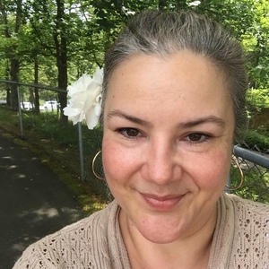 Monica Manor's avatar