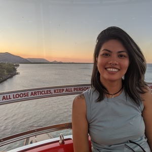 Mina Nava's avatar